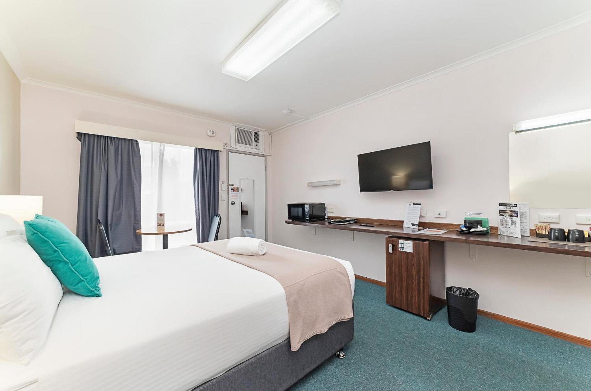 Motel Heart 3*